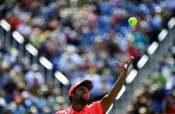 Servicio de Jo-Wilfried Tsonga en el enfrentamiento ante Jack Sock.