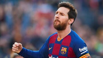Lionel Messi del Barcelona celebra el segundo de sus goles en el partido ante el Eibar.