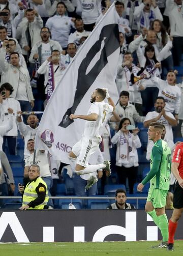 4-0. Karim Benzema celebró el cuarto tanto que marcó desde los once metros.