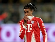DORTMUND (Germany), 28/02/2026.- Michael Olise of Munich reacts during the German Bundesliga soccer match between Borussia Dortmund and FC Bayern Munich in Dortmund, Germany, 28 February 2026. (Alemania) EFE/EPA/CHRISTOPHER NEUNDORF CONDITIONS - ATTENTION: The DFL regulations prohibit any use of photographs as image sequences and/or quasi-video.