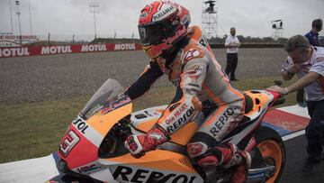 RIO HONDO, ARGENTINA - APRIL 08:  Marc Marquez of Spain and Repsol Honda Team arrives on the grid during  the MotoGP race during the MotoGp of Argentina - Race on April 8, 2018 in Rio Hondo, Argentina.  (Photo by Mirco Lazzari gp/Getty Images)