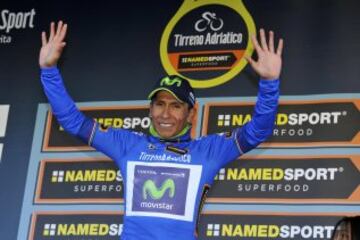 Primer plano del título del ciclista colombiano Nairo Quintana en Italia.