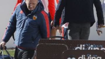 Paco Alcácer y Enzo Pérez se unen al grupo de Gary Neville