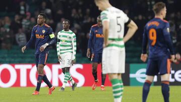 Instante en que Kondogbia ve la amarilla.