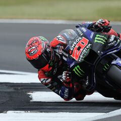 Pole de Quartararo con Álex y Pecco apretando a Márquez