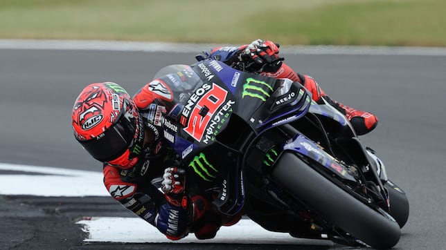 Pole de Quartararo con Álex y Pecco apretando a Márquez