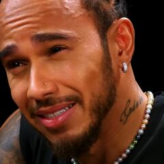 Hamilton repasa entre alitas picantes el día que casi muere surfeando