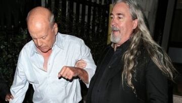 La borrachera de Bruce Willis en el club m&aacute;s secreto del mundo.