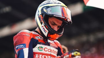 Joan Mir se prepara para la salida con la Honda durante el GP de Tailandia de MotoGP.