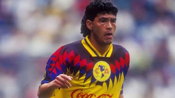 03 February 1995: Action file photo of Juan Hernandez of America during week 24 game of the 94/95 tournament against Cruz Azul. America won 3-1./Foto de accion de archivo de Juan Hernandez del America durante juego de la semana 24 del torneo 94/95 en contra del Cruz Azul. America gano 3-1. MEXSPORT/DAVID LEAH