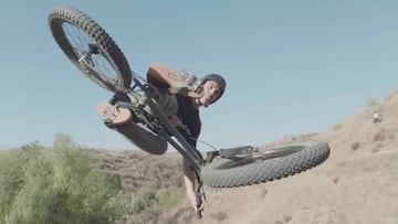 Rub&eacute;n Alc&aacute;ntara probando su bici de BMX de doble suspensi&oacute;n en Fingers Crossed. 