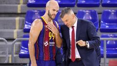 Sarunas Jasikevicius and Nick Calathes during the match between FC Barcelona and Panathinaikos BC, corresponding to the week 4 of the Euroleague, played at the Palau Blaugrana, on 15th October 2020, in Barcelona, Spain. 
  -- (Photo by Urbanandsport/NurPhoto via Getty Images)  
 PUBLICADA 30/05/21 NA MA25 2COL