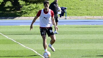 César de la Hoz, en un entrenamiento con el Unión Deportiva Almería