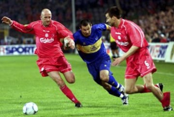 Jugó la temporada 97/98 y desde 1999 a 2001. Jugó la final de la Copa de la UEFA contra el Liverpool