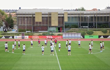 Panorámica del grupo español antes del inicio del encuentro. 
