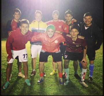 "Un día estaba jugando un partido de básquet, me llegó una pelota un poco baja y en vez de devolverla a mi compañero con la mano lo hice con el pie. Desde ese día comprendí que lo mío no era el básquet sino el fútbol", dijo Dybala en entrevista con TG1 de Italia
