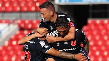 En el &uacute;ltimo partido profesional de la &#039;Ardilla&#039;, los azules vencieron a Antofagasta y se salvaron del descenso. Y de paso, meten presi&oacute;n en la lucha por ir a la Libertadores.