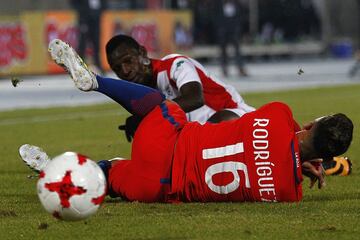 Futbol, Chile vs Burkina Faso.
Partido amistoso 2017.
El jugador de Chile Martin Rodriguez  juega el balÃ³n contra Burkina Faso durante el partido amistoso  en el estadio Nacional.
Santiago, Chile.
02/06/2017
Marcelo Hernandez/Photosport***************

Football, Chile vs Burkina Faso.
Friendly match 2017.
Chile's player Martin Rodriguez  play the ball  during friendly match against Burkina Faso at Nacional stadium in Santiago, Chile.
02/06/2017
Marcelo Hernandez/Photosport