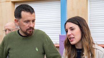 La ministra de Igualdad y secretaria de Acción de Gobierno de Podemos, Irene Montero y el exvicepresidente segundo del Gobierno y exlíder de Podemos Pablo Iglesias, ejercen su derecho al voto en el Colegio Público La Navata, a 28 de mayo de 2023, en Madrid (España). Hoy, 28M, se celebran elecciones municipales en un total de 8.131 ayuntamientos y elecciones autonómicas en 12 comunidades autónomas. En las elecciones municipales podrán votar 35.414.655 electores y en las autonómicas que se celebran podrán hacerlo 18.382.505 electores.
Rafael Bastante / Europa Press
28/05/2023