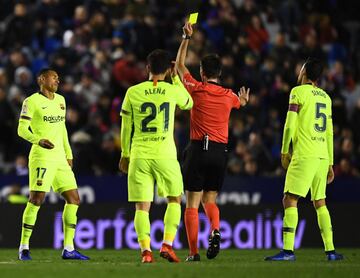 Jeison Murillo jugó su primer partido con el Barcelona ante el Levante en el Estadio Ciudad de Valencia por la ida de los octavos de final de la Copa del Rey. Hizo dupla defensiva junto a Chumi, pero en el remate del partido jugó junto a Lenglet.