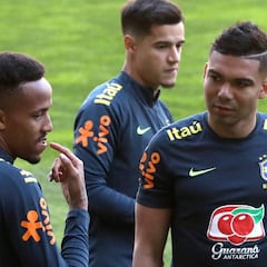 Militao, arropado por Casemiro en su primer entreno con Brasil