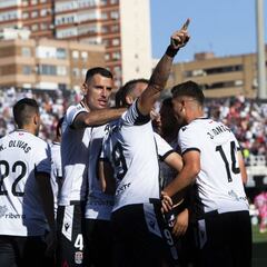 Ortuño firma la permanencia del Cartagena