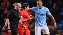 Luis Su&aacute;rez y Kompany, en un Manchester City-Liverpool.