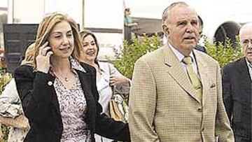 <b>DORI, JUNTO A SOLER.</B> La pareja estuvo el sábado en Jerez para presenciar el ascenso del Levante.