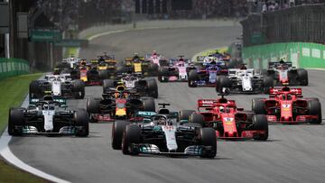 FILE PHOTO: Mercedes&#039; Lewis Hamilton and other F1 drivers at Autodromo Jose Carlos Pace, Interlagos, Sao Paulo, Brazil - Nov 11, 2018.   REUTERS/Ricardo Moraes/File Photo