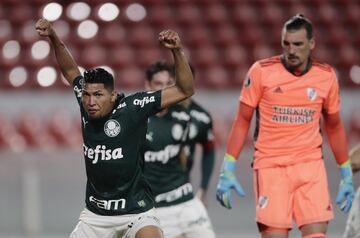 Palmeiras golea a River Plate en el Estadio Libertadores de América y complica la llave para el equipo de Rafael Santos Borré y Jorge Carrascal, quien salió expulsado