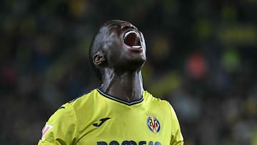 Villarreal's French forward #15 Thierno Barry celebrates after scoring an eventually disallowed goal during the Spanish league football match between Villarreal CF and Athletic Club Bilbao at La Ceramica stadium in Vila-real on April 6, 2025. (Photo by JOSE JORDAN / AFP)