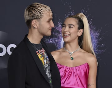 Dua Lipa presenta oficialmente a su novio, Anwar Hadid