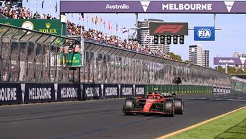 Ferrari's Spanish driver Carlos Sainz Jr drives during the Australian Formula One Grand Prix at Albert Park Circuit in Melbourne on March 24, 2024. (Photo by WILLIAM WEST / AFP) / -- IMAGE RESTRICTED TO EDITORIAL USE - STRICTLY NO COMMERCIAL USE --