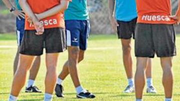 <b>ENSAYO.</b> Antonio Calderón podrá hacer cambios y probar variantes hoy ante el Zuera.