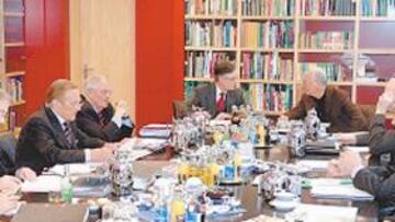 <b>ASAMBLEA DE CUATRO HORAS. </b>Los representantes de la DBF aplazaron para abril la toma de decisiones.