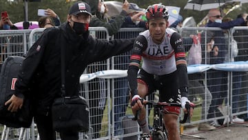 El ciclista italiano Davide Formolo llega a meta tras la sexta etapa del Giro de Italia 2021 entre Grotte di Frassasi y Ascoli Piceno.