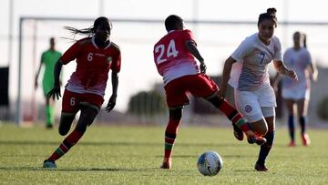 Yanara Aedo anota de penal