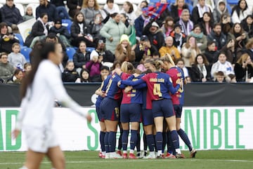 Celebracin de las jugadoras del Ftbol Club Barcelona Femenino tras el primer gol del encuentro cuya autora fue Graham.