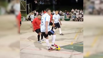 ¡Con la albiceleste! El golazo marcado en un cancha de ‘barrio’