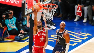 Indianapolis (United States), 19/02/2024.- Western Conference Allstar forward Kevin Durant (L) lays the ball up against the Eastern Conference Allstars during the first half of the 73rd NBA All-Star Game at Gainbridge Fieldhouse in Indianapolis, Indiana, USA, 18 February 2024. (Baloncesto) EFE/EPA/BRIAN SPURLOCK SHUTTERSTOCK OUT
