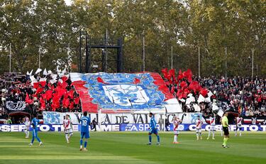 Vallecas siempre cumple ante su equipo. Ambientazo en el partido ante el Real Madrid.