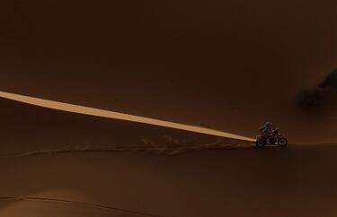 El piloto australiano Daniel Sanders de Red Bull Gas Gas Factory Racing en acción durante la decimosegunda etapa.  