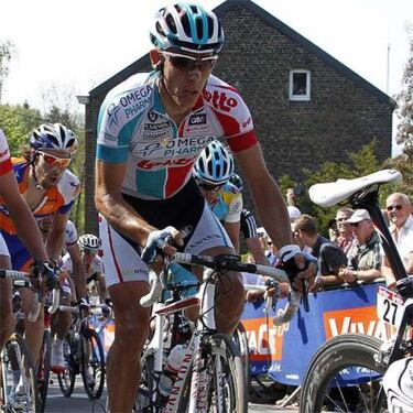 Philippe Gilbert convierte a los hermanos Schleck en primos