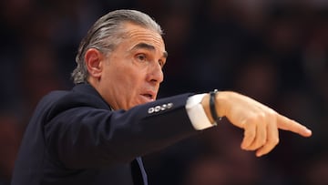 BELGRADE (Serbia), 17/10/2025.- Real Madrid's head coach Sergio Scariolo gestures during the Euroleague basketball match between Crvena Zvezda and Real Madrid in Belgrade, Serbia, 17 October 2025. (Baloncesto, Euroliga, Belgrado) EFE/EPA/ANDREJ CUKIC