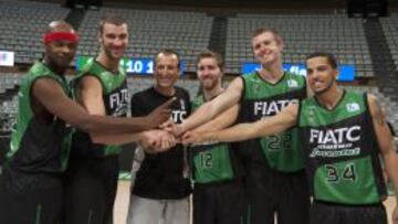 Tariq Kirksay, Albert Miralles, Salva Maldonado, Nick Cochran, John Shurna y Devoe Joseph posan en el Olimpic de Badalona.