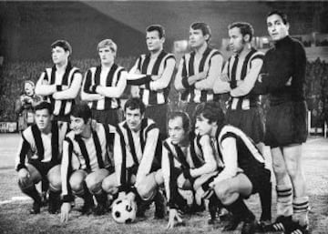 Pe&ntilde;arol 1970, con Figueroa como estandarte de su defensa. 