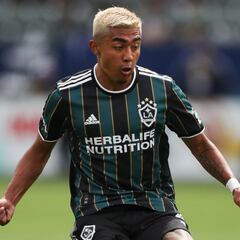 Barcelona y otros equipos en Europa monitorean a Julián Araujo