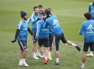 Buen ambiente en el entrenamiento del Real Madrid