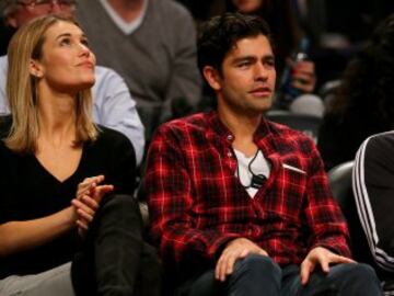 Adrian Grenier  y su novia vieron el patinazo de los Nets en su pista ante unos Grizzlies sin Marc Gasol.