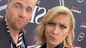 Mikaela Shiffrin y Aleksander Aamodt Kilde haci&eacute;ndose un selfie en los ESPY Awards. 